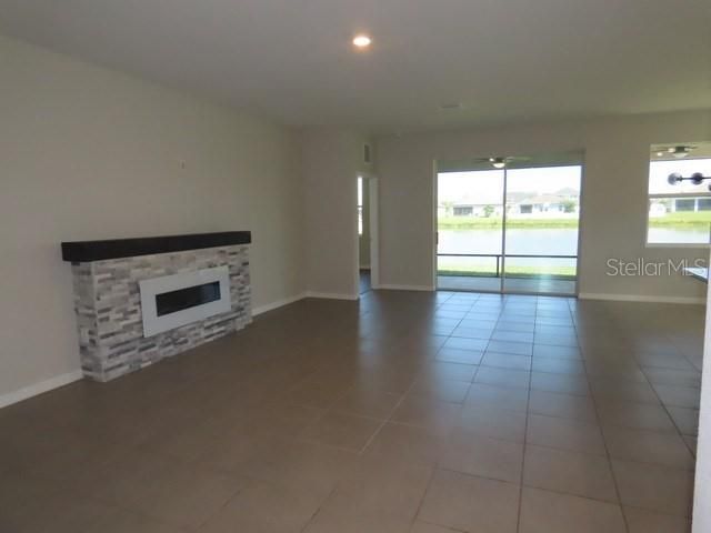 На продажу: $399,900 (4 спален, 2 ванн, 2068 Квадратных фут)