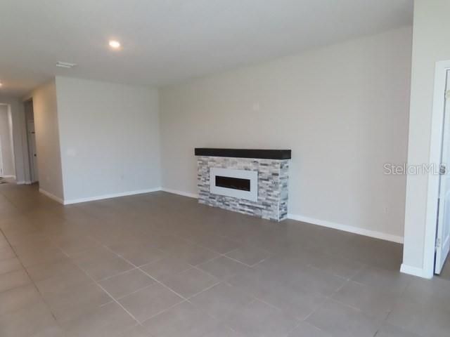 На продажу: $399,900 (4 спален, 2 ванн, 2068 Квадратных фут)