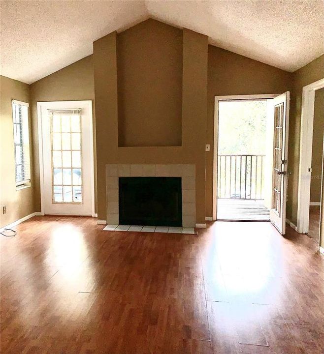 For Sale: $148,300 (2 beds, 2 baths, 962 Square Feet)