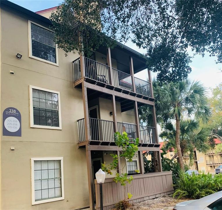 For Sale: $148,300 (2 beds, 2 baths, 962 Square Feet)