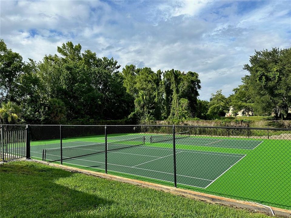 For Sale: $148,300 (2 beds, 2 baths, 962 Square Feet)