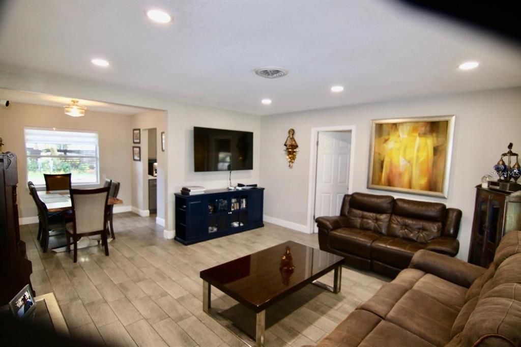 For Sale: $549,000 (3 beds, 2 baths, 1340 Square Feet)