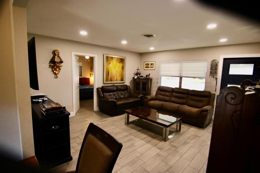 For Sale: $549,000 (3 beds, 2 baths, 1340 Square Feet)