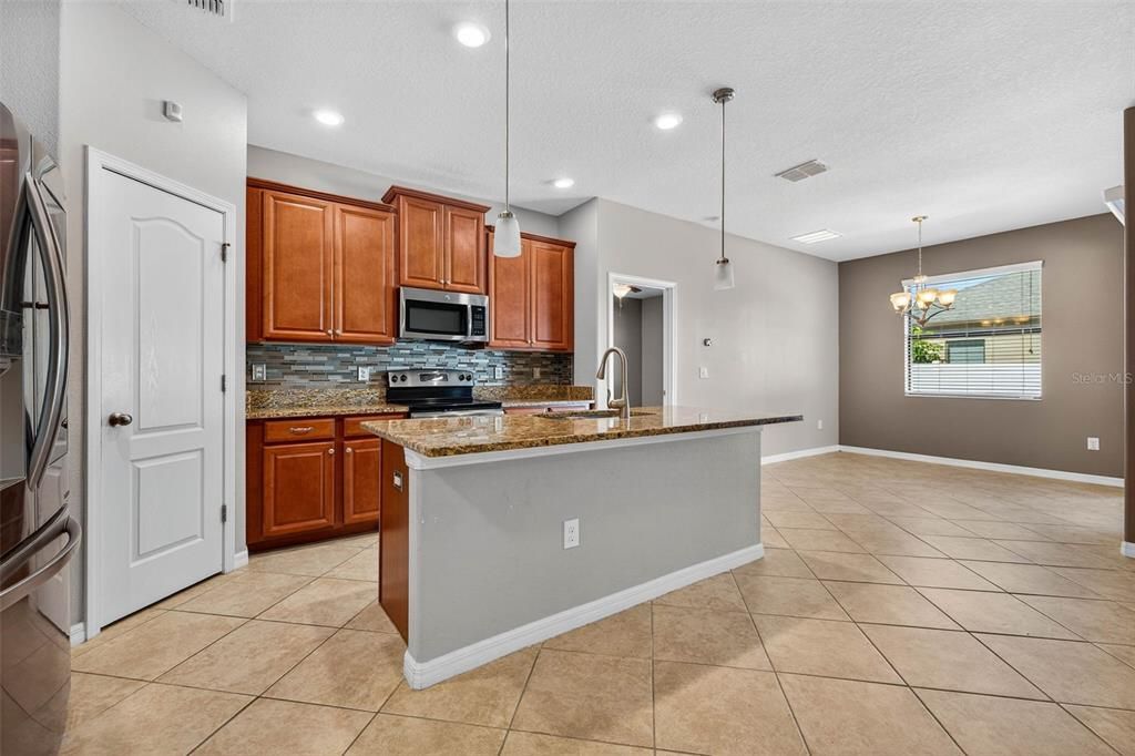 For Rent: $2,600 (3 beds, 2 baths, 1754 Square Feet)