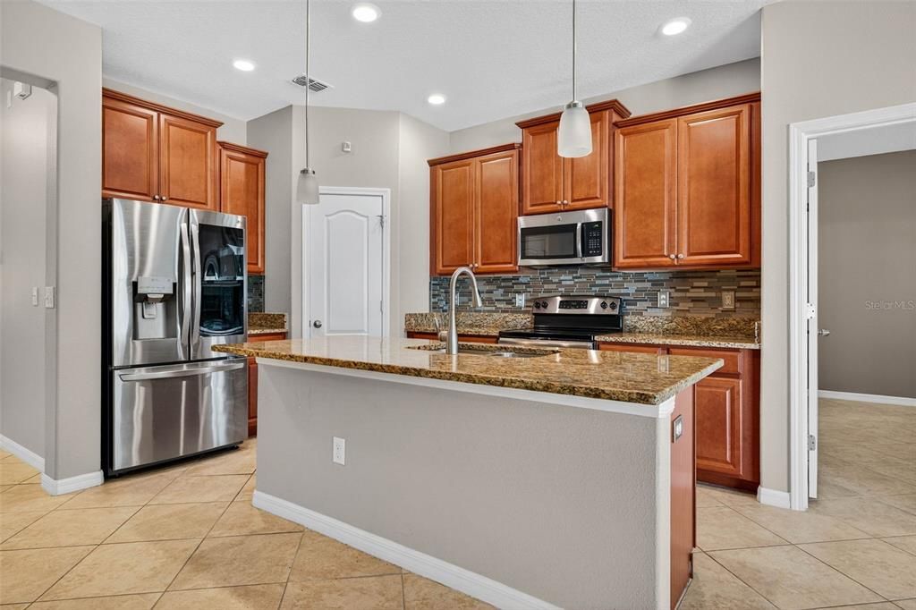 For Rent: $2,600 (3 beds, 2 baths, 1754 Square Feet)