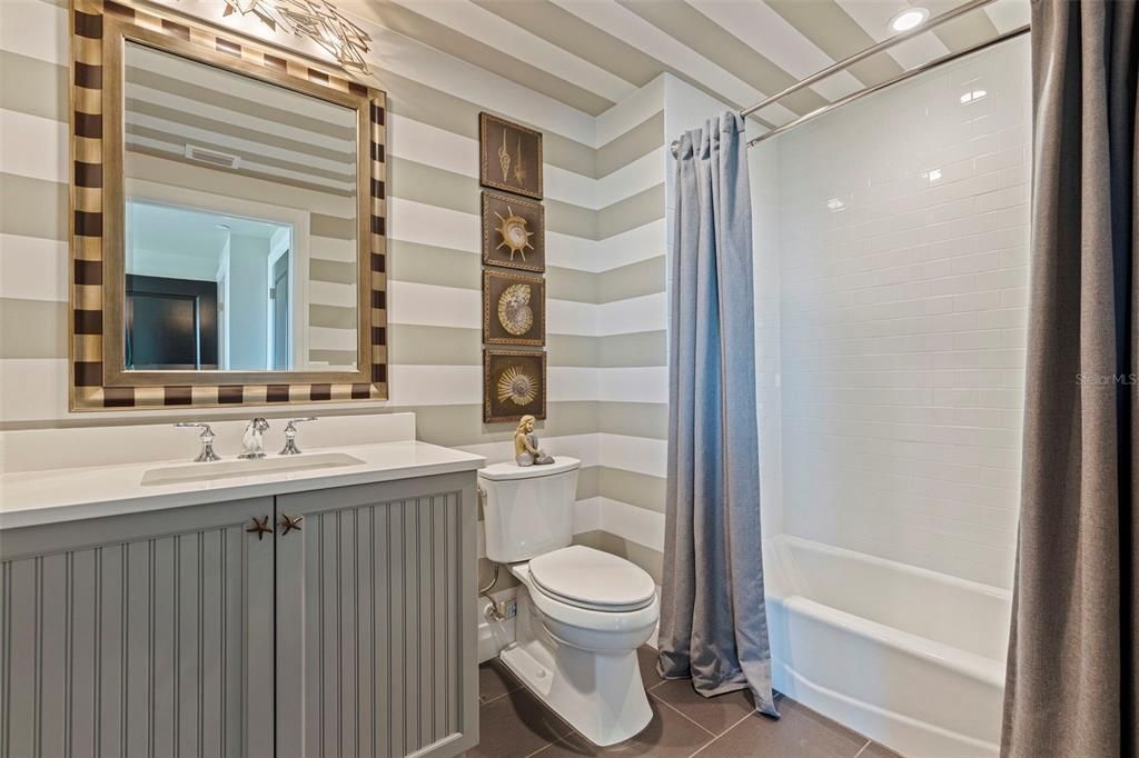 Activo con contrato: $2,995,000 (3 camas, 3 baños, 2746 Pies cuadrados)