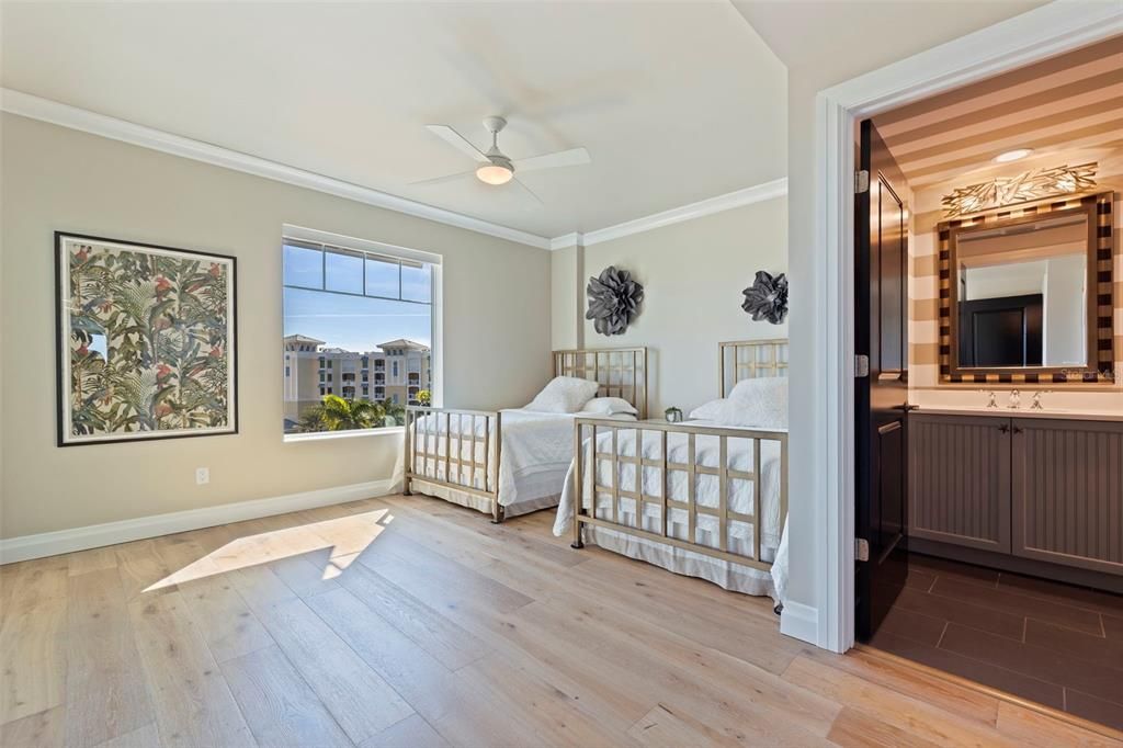 Activo con contrato: $2,995,000 (3 camas, 3 baños, 2746 Pies cuadrados)