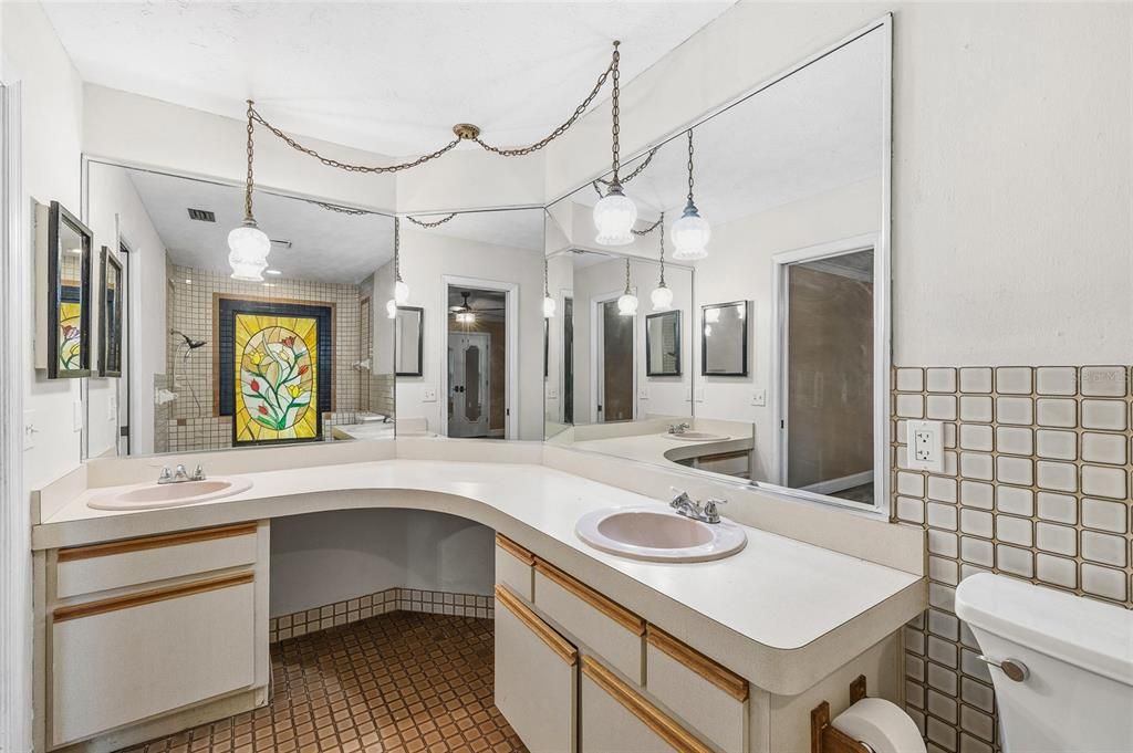 For Sale: $315,000 (3 beds, 2 baths, 1914 Square Feet)