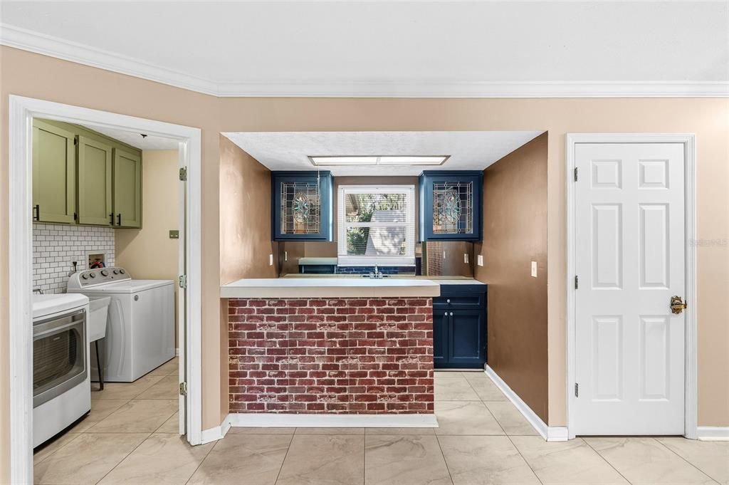 For Sale: $315,000 (3 beds, 2 baths, 1914 Square Feet)