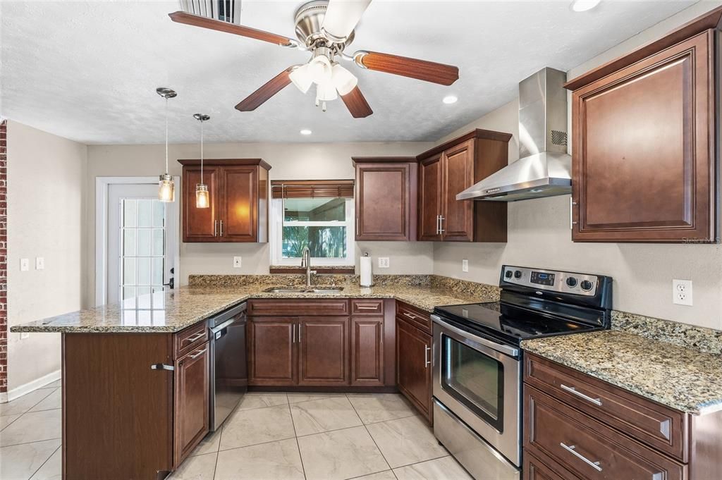 For Sale: $315,000 (3 beds, 2 baths, 1914 Square Feet)