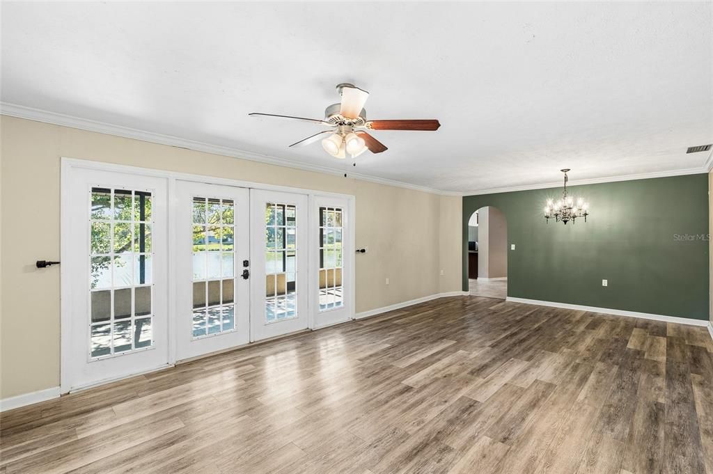 For Sale: $315,000 (3 beds, 2 baths, 1914 Square Feet)