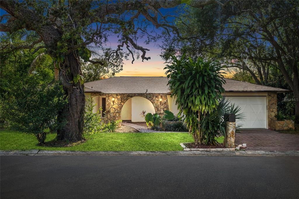 For Sale: $315,000 (3 beds, 2 baths, 1914 Square Feet)