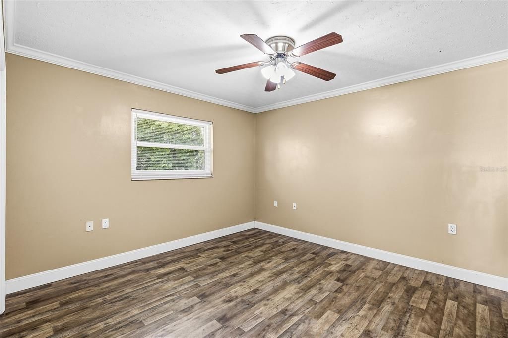 For Sale: $315,000 (3 beds, 2 baths, 1914 Square Feet)