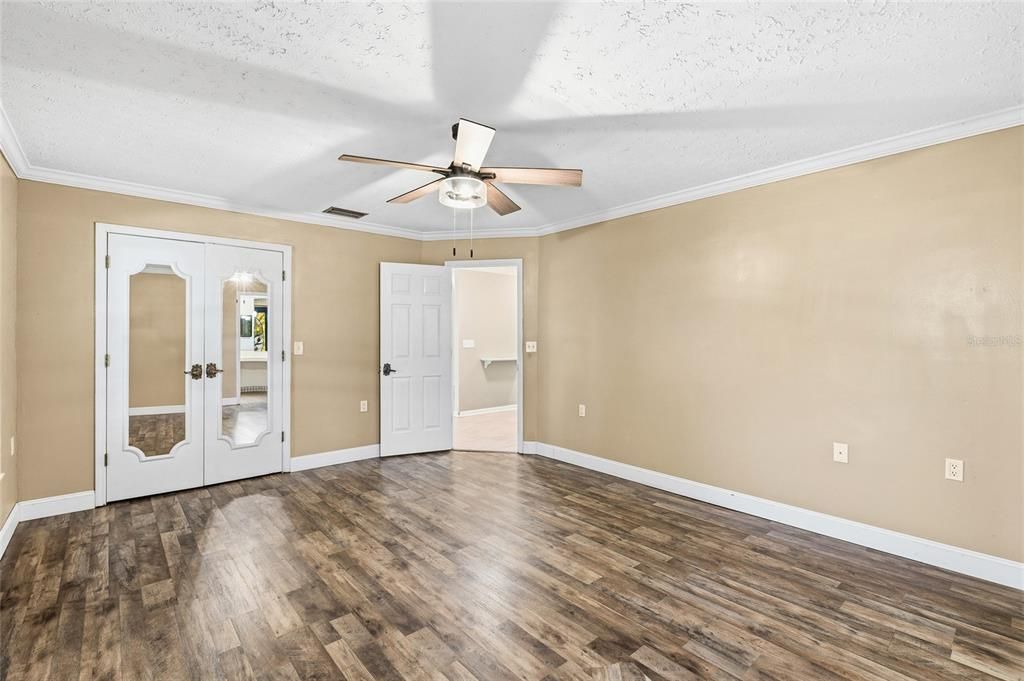 For Sale: $315,000 (3 beds, 2 baths, 1914 Square Feet)