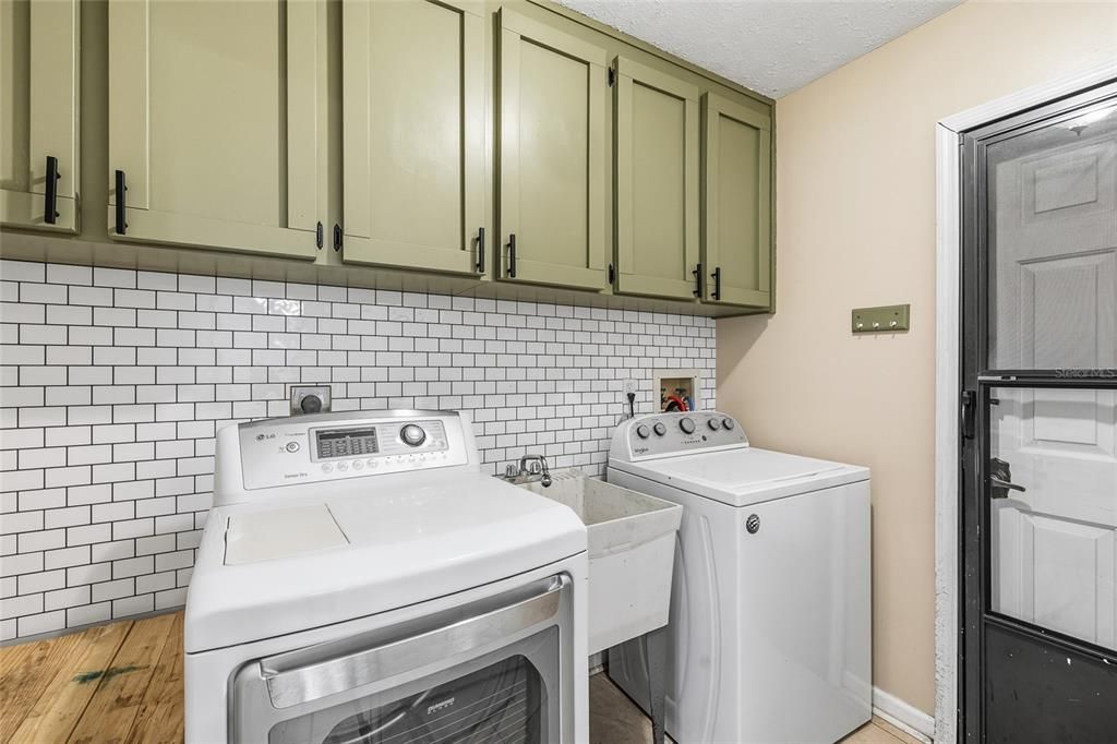 For Sale: $315,000 (3 beds, 2 baths, 1914 Square Feet)