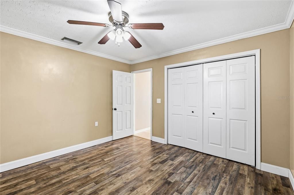 For Sale: $315,000 (3 beds, 2 baths, 1914 Square Feet)