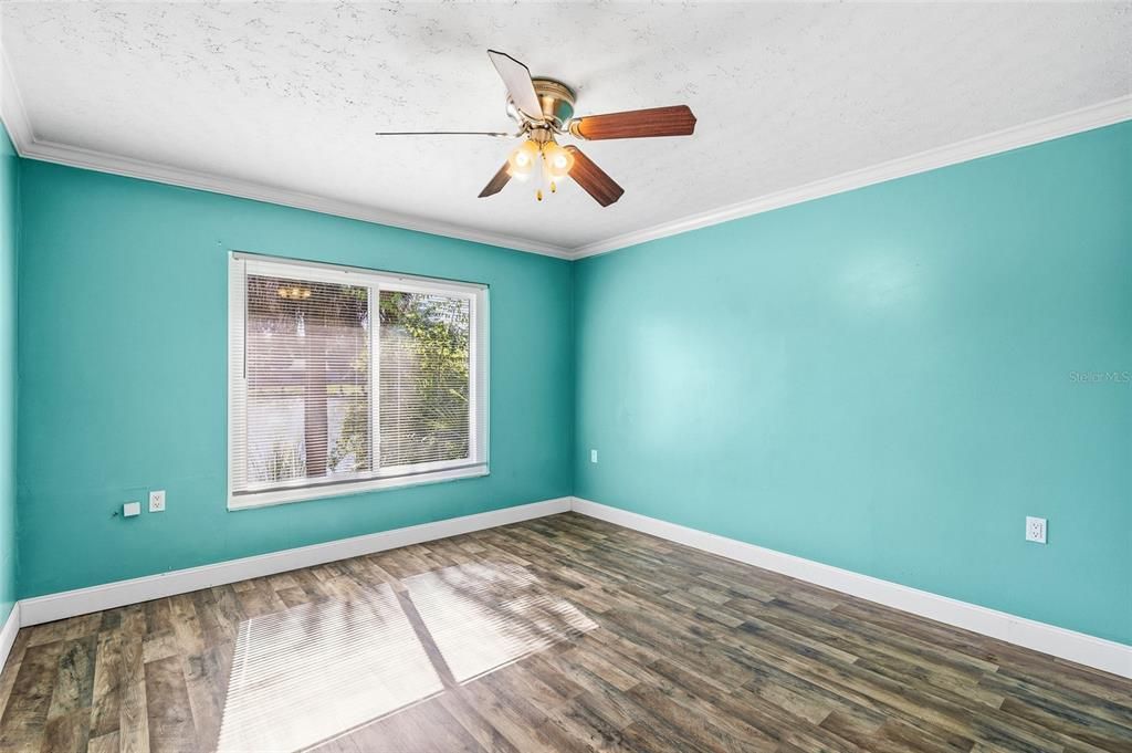 For Sale: $315,000 (3 beds, 2 baths, 1914 Square Feet)