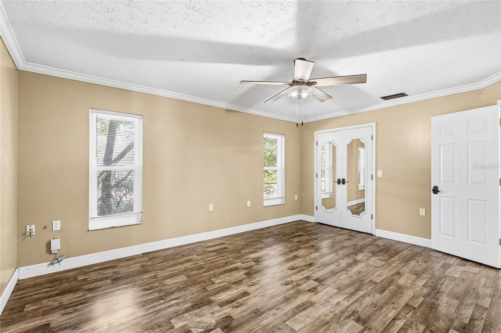 For Sale: $315,000 (3 beds, 2 baths, 1914 Square Feet)