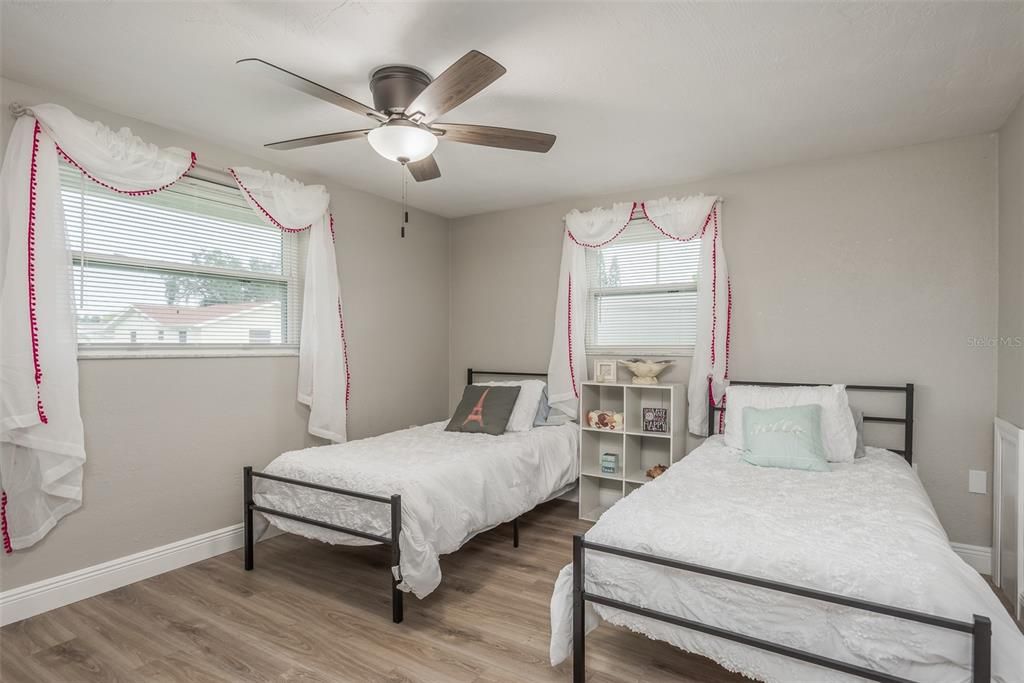 待售: $310,000 (3 贝兹, 2 浴室, 1298 平方英尺)