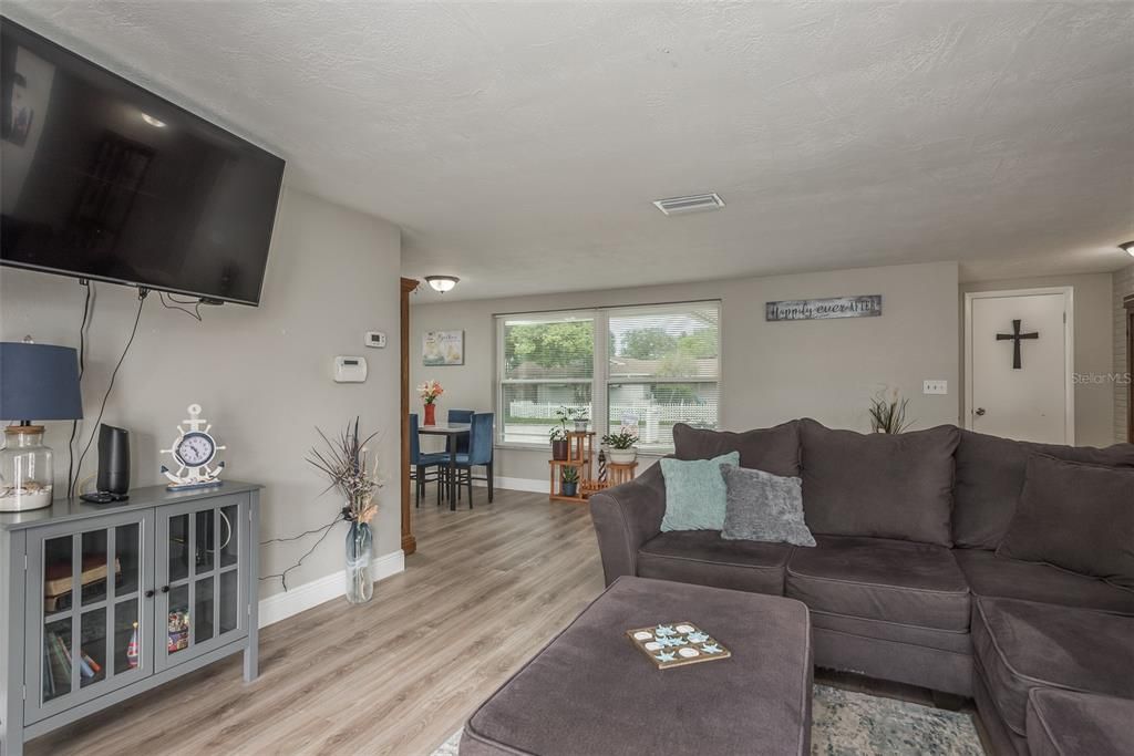 待售: $310,000 (3 贝兹, 2 浴室, 1298 平方英尺)