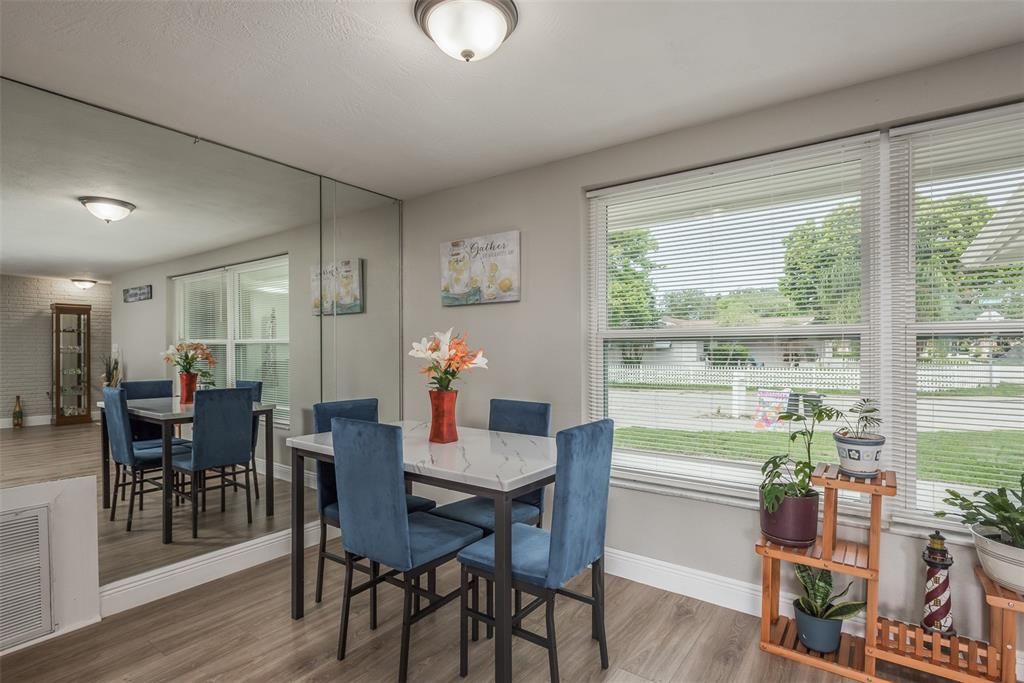 待售: $310,000 (3 贝兹, 2 浴室, 1298 平方英尺)