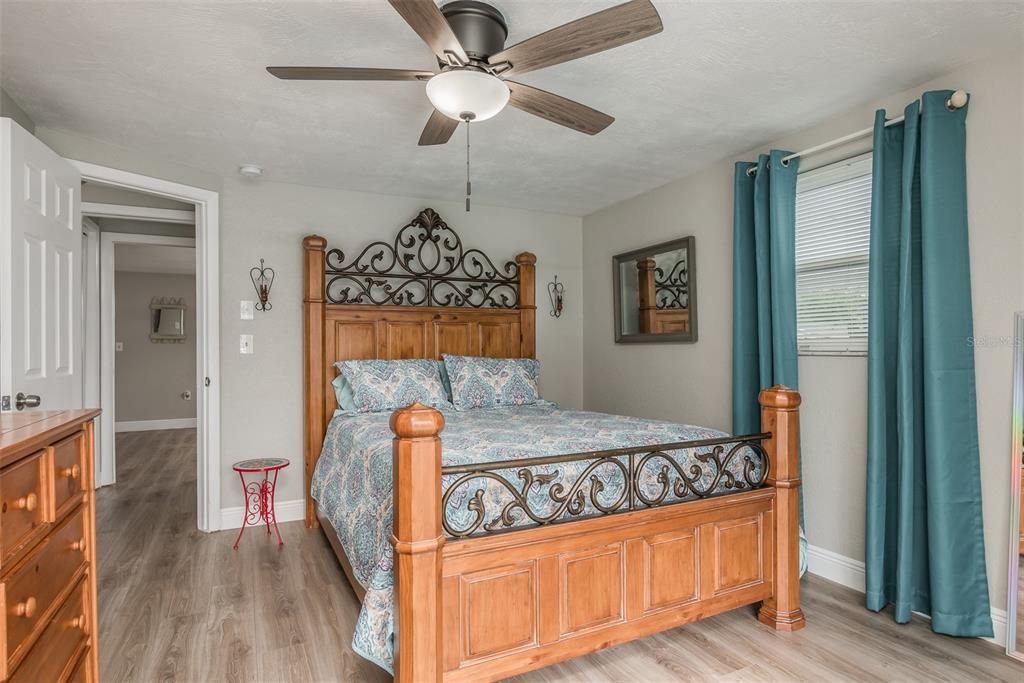 待售: $310,000 (3 贝兹, 2 浴室, 1298 平方英尺)