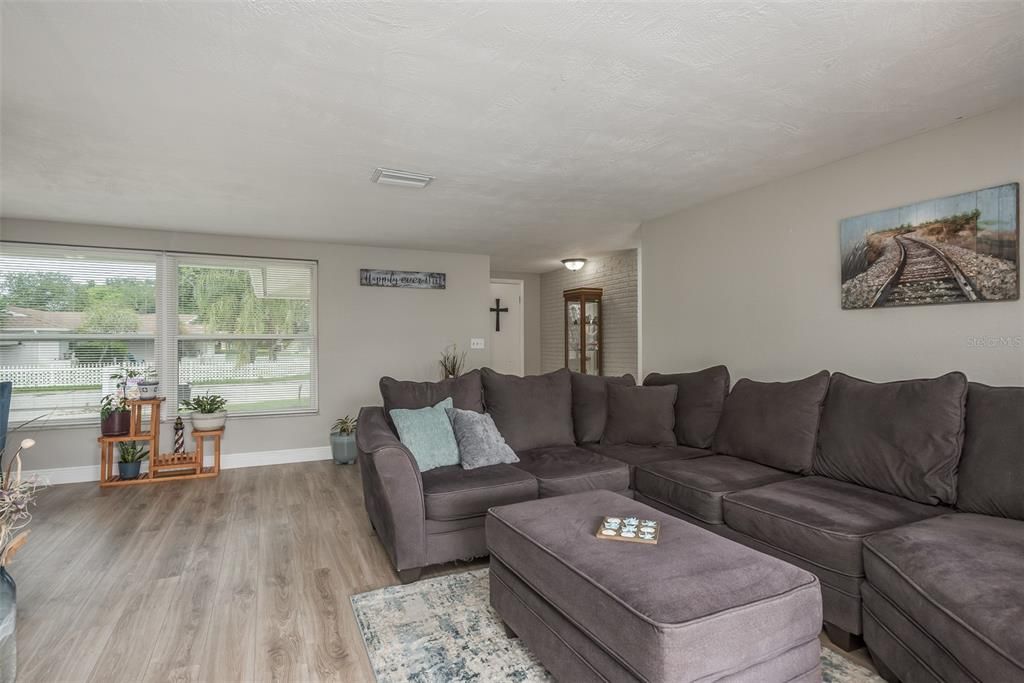 待售: $310,000 (3 贝兹, 2 浴室, 1298 平方英尺)