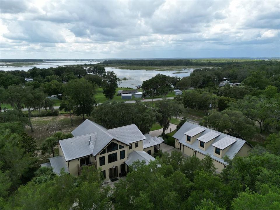 For Sale: $899,999 (3 beds, 4 baths, 4911 Square Feet)