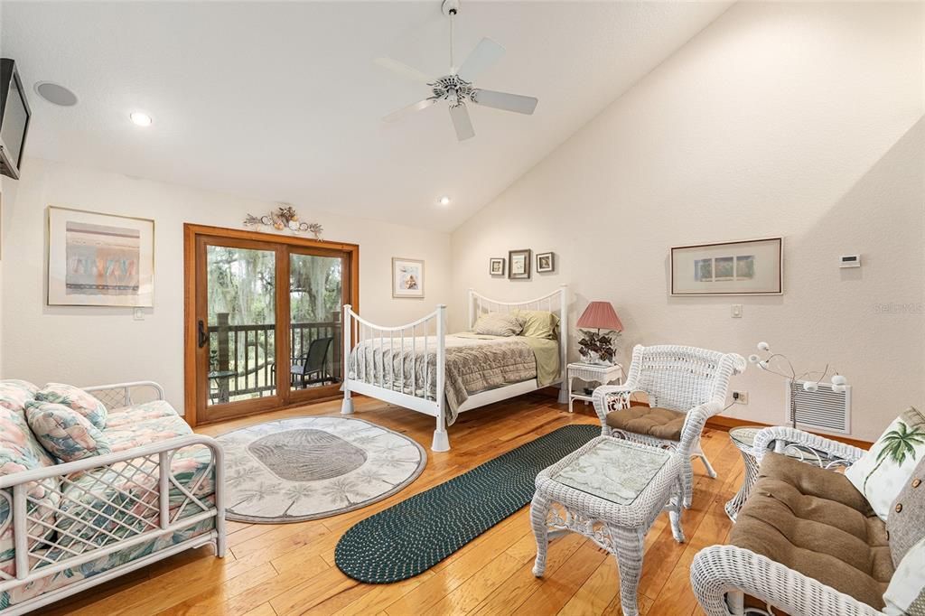For Sale: $899,999 (3 beds, 4 baths, 4911 Square Feet)