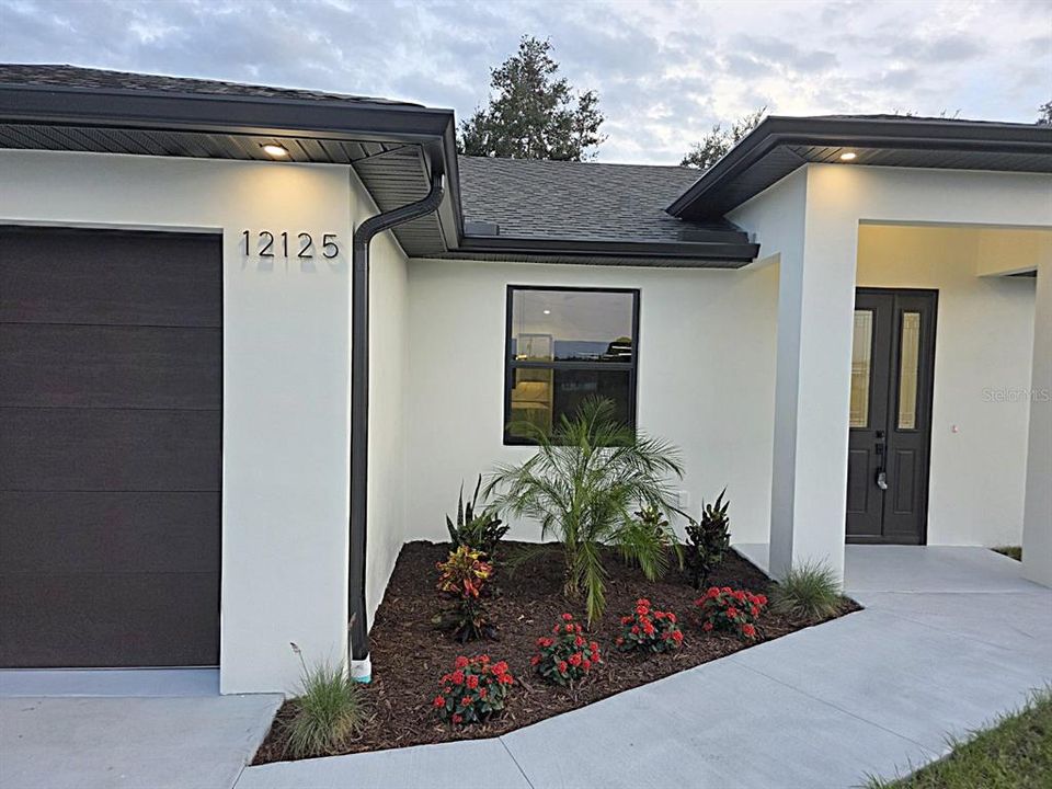 For Sale: $399,000 (3 beds, 2 baths, 1703 Square Feet)