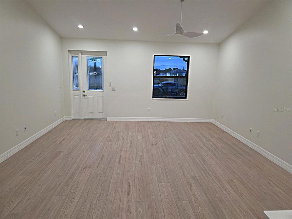 For Sale: $399,000 (3 beds, 2 baths, 1703 Square Feet)