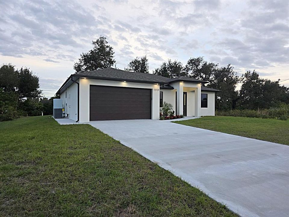 For Sale: $399,000 (3 beds, 2 baths, 1703 Square Feet)