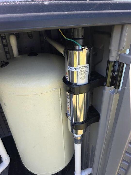 For Sale: $399,000 (3 beds, 2 baths, 1703 Square Feet)