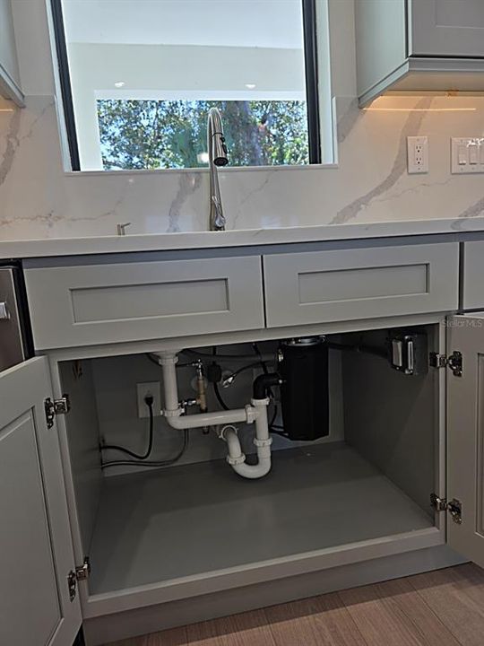 For Sale: $399,000 (3 beds, 2 baths, 1703 Square Feet)