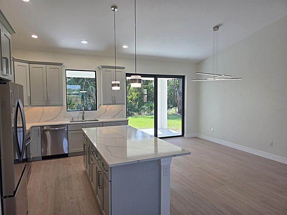 For Sale: $399,000 (3 beds, 2 baths, 1703 Square Feet)