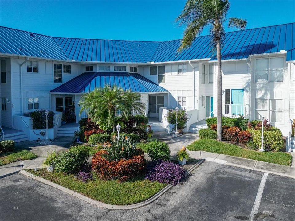 Под контрактом: $309,000 (2 спален, 2 ванн, 1185 Квадратных фут)