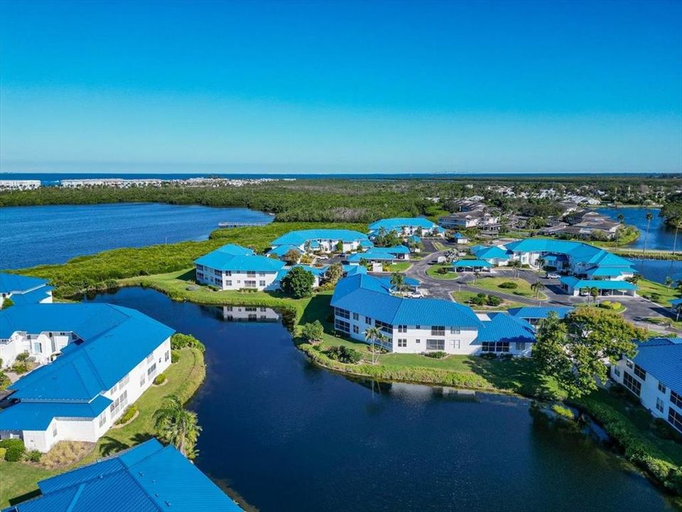 Под контрактом: $309,000 (2 спален, 2 ванн, 1185 Квадратных фут)