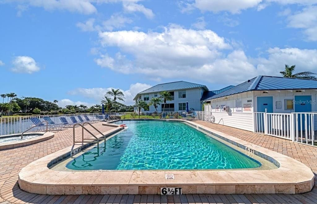 Под контрактом: $309,000 (2 спален, 2 ванн, 1185 Квадратных фут)