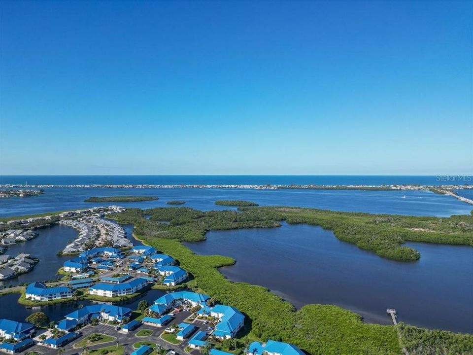 Под контрактом: $309,000 (2 спален, 2 ванн, 1185 Квадратных фут)