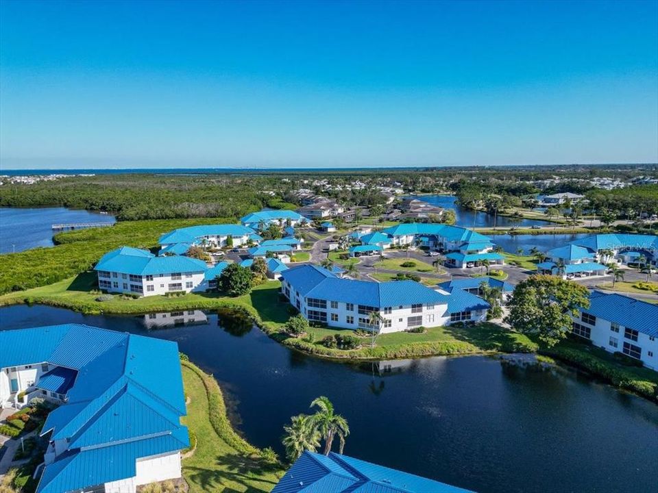 Под контрактом: $309,000 (2 спален, 2 ванн, 1185 Квадратных фут)