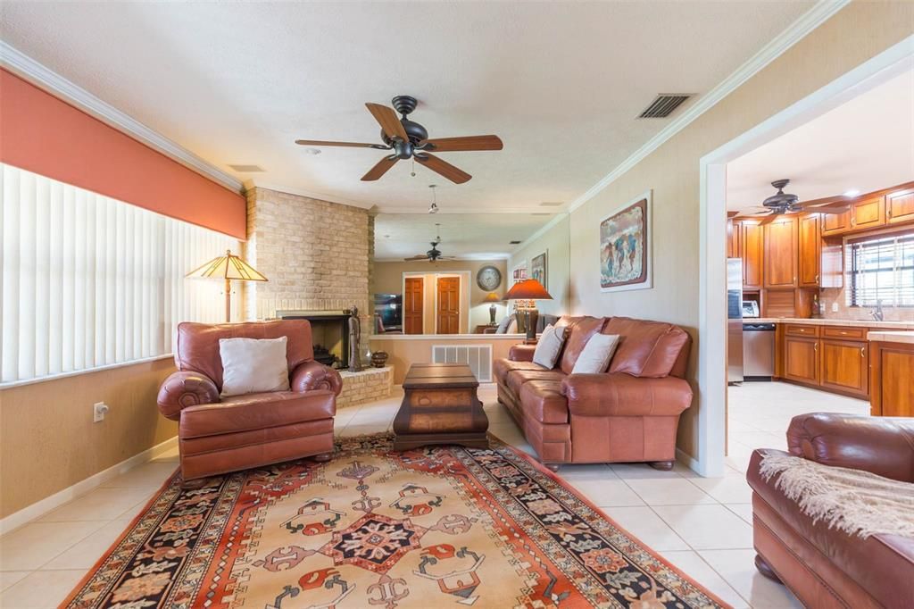 For Sale: $474,000 (4 beds, 2 baths, 1546 Square Feet)