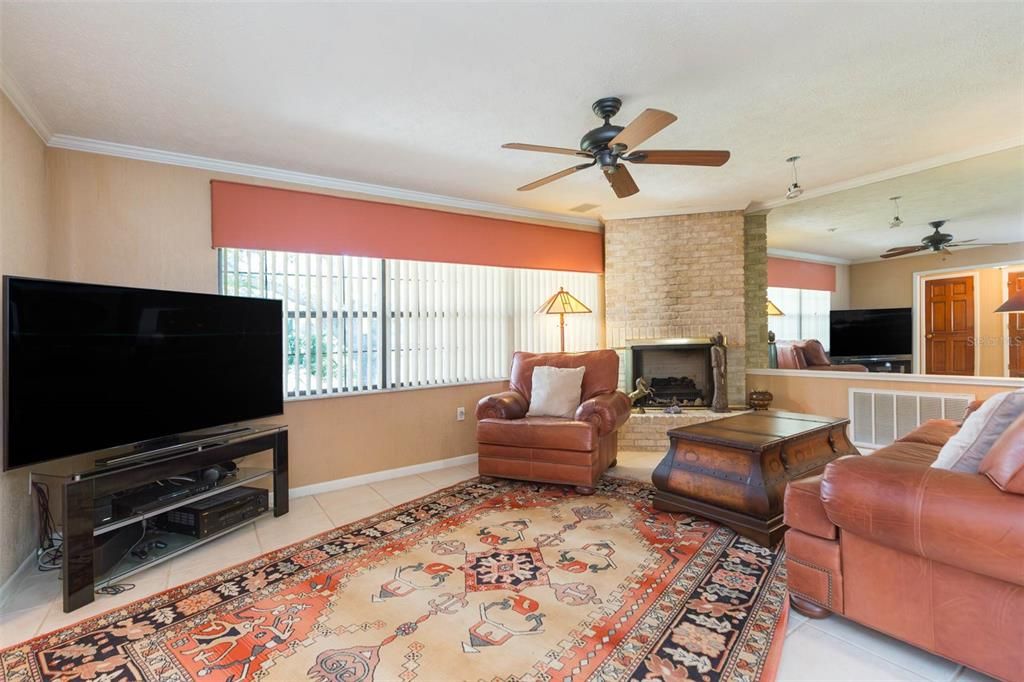 For Sale: $474,000 (4 beds, 2 baths, 1546 Square Feet)