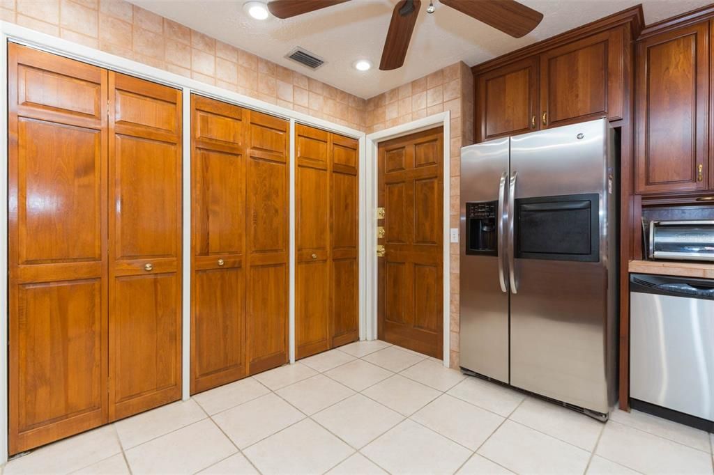 For Sale: $474,000 (4 beds, 2 baths, 1546 Square Feet)