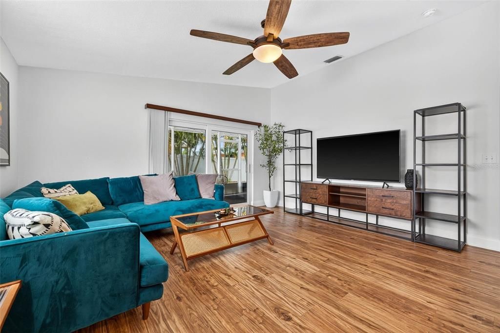 Active With Contract: $4,000 (3 beds, 2 baths, 1807 Square Feet)