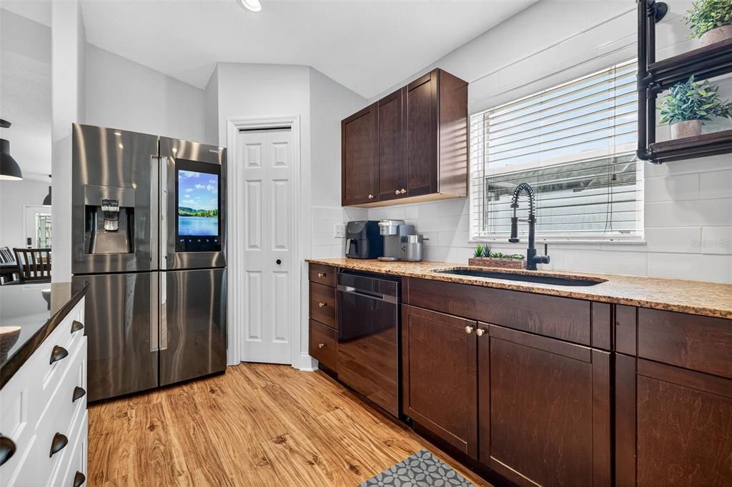 Active With Contract: $4,000 (3 beds, 2 baths, 1807 Square Feet)