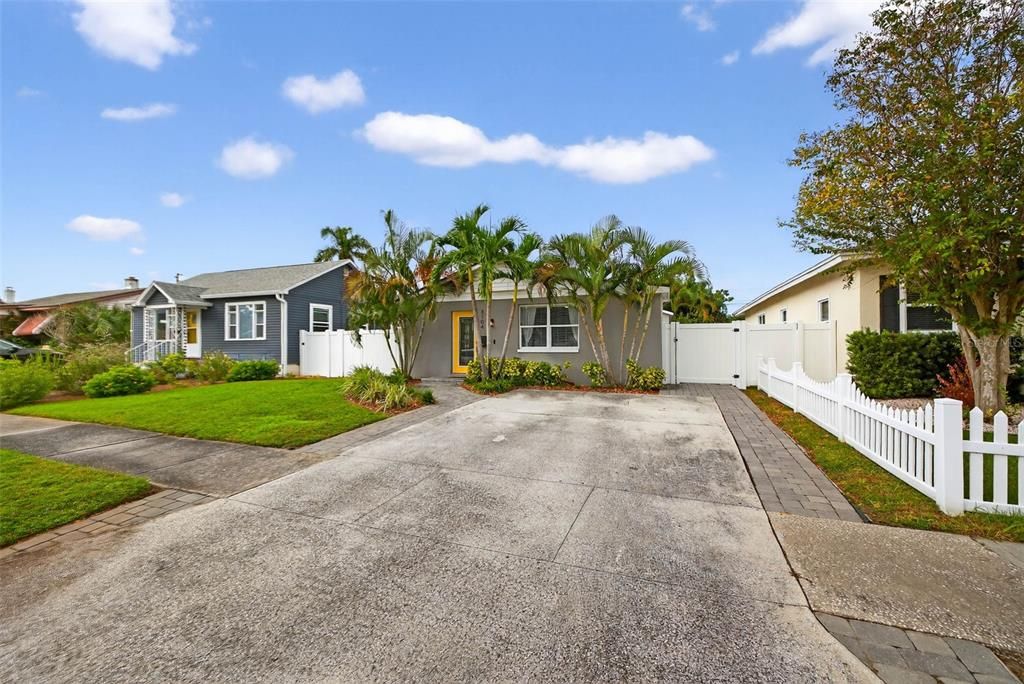 Active With Contract: $4,000 (3 beds, 2 baths, 1807 Square Feet)