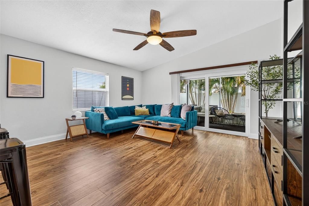 Active With Contract: $4,000 (3 beds, 2 baths, 1807 Square Feet)