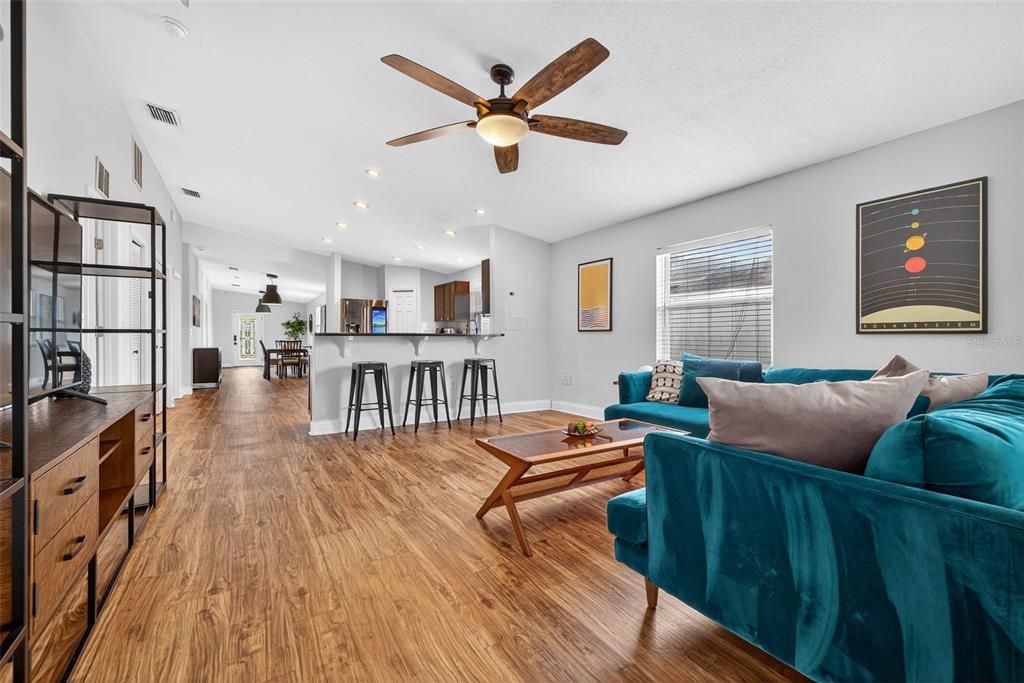 Active With Contract: $4,000 (3 beds, 2 baths, 1807 Square Feet)