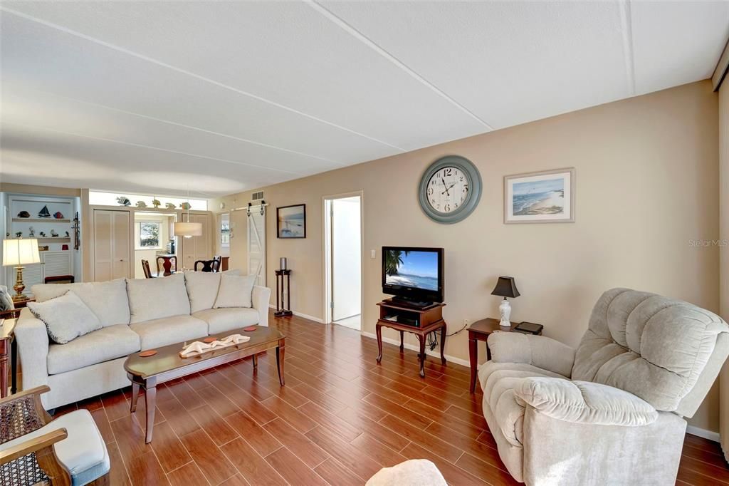 На продажу: $205,000 (2 спален, 2 ванн, 975 Квадратных фут)