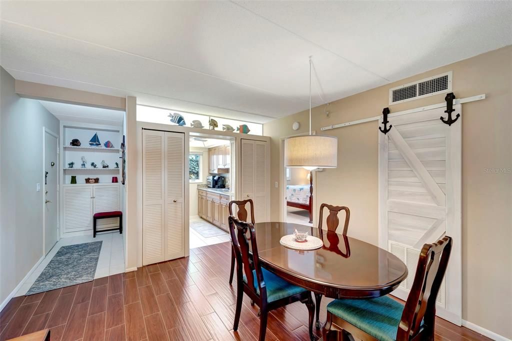 На продажу: $205,000 (2 спален, 2 ванн, 975 Квадратных фут)